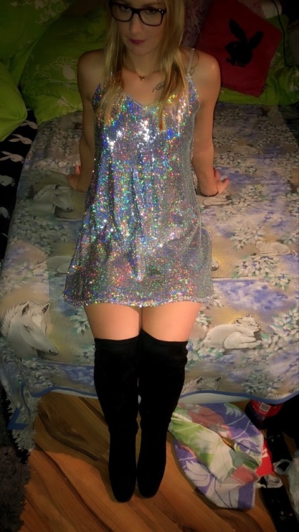 XXX austrianbadasscouple:  Bling bling dress photo