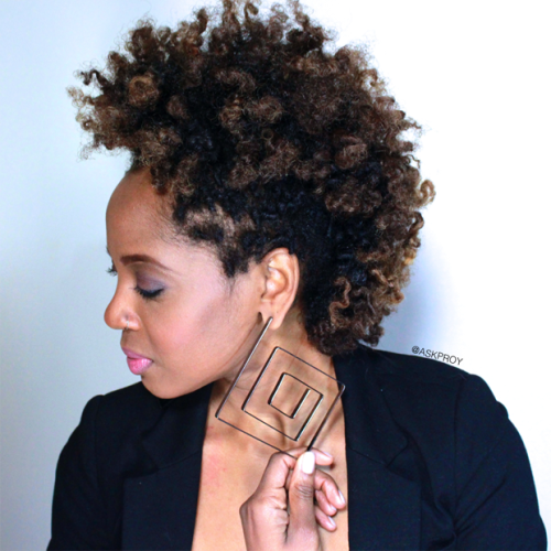 Pullin&rsquo; out the @SincerelyFearless earrings for date night. Ooooh kill &lsquo;em! cc: 