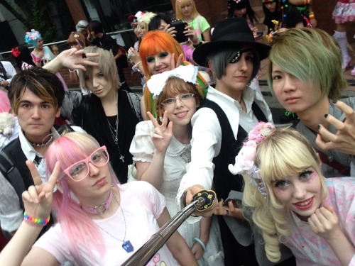 Hanging out at the Harajuku Fashion Walk today with my friends! I&rsquo;m wearing Sixh., Peace N