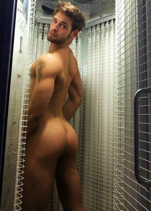 jacktwister:  He Loves Showing Off His Fine ASS.