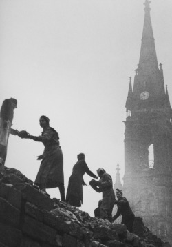 mehreenqudosi:  Women helping to clear the