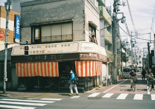 mitsutakatajiri: 東京スナップ（立石）Contax T2+FUJICOLOR C200