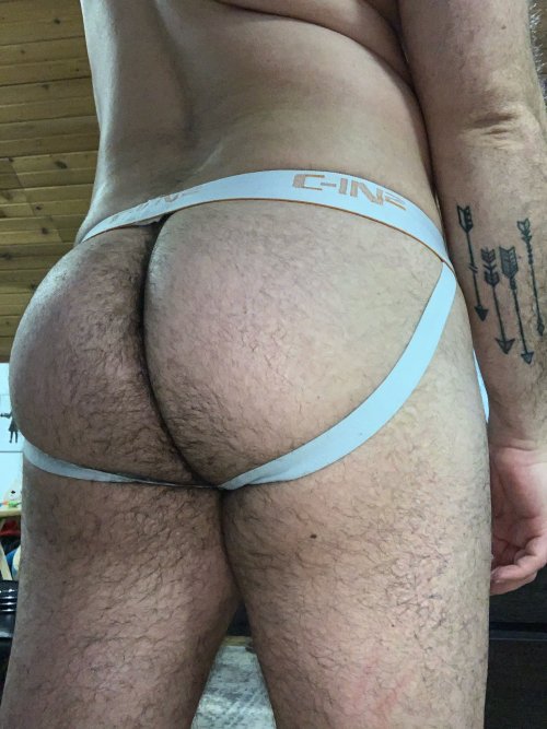 desirebearsinbriefs:Cheeky