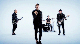 Drop the beat and free my soul, when I hear that rock and roll oh my god, I lose control
