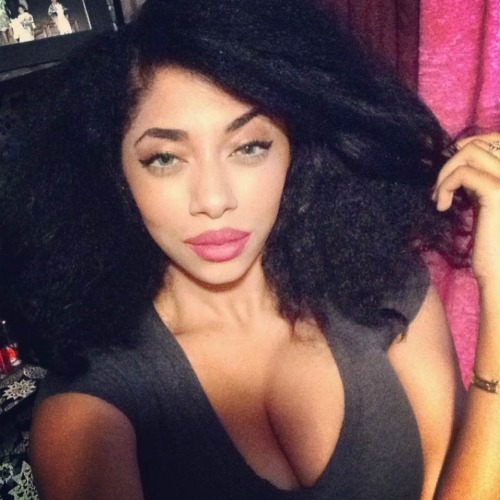 worldsbaddest: Beautifulbbliss.tumblr.com Ig: __beautifulbblisss 0___0world’s baddest females here