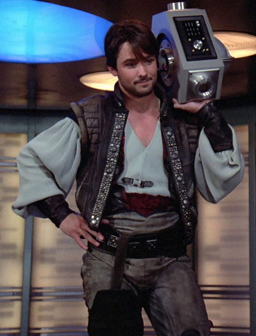 Captain Okona&rsquo;s outfit [2x04 The Outrageous Okona. Images from TrekCore]