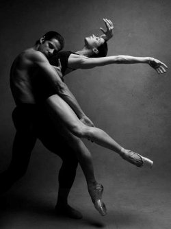 ballerina-dreamer:    ballet blog   pastel/pale blog  