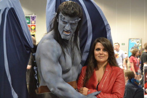 the-cy-lentone: hemogo8lin: theopinionpoint: Gargoyles Goliath and Elisa Maza at DCC 2014 5 by Phoen