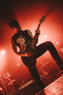 beingasaballoon:  Tony Perry / Pierce The