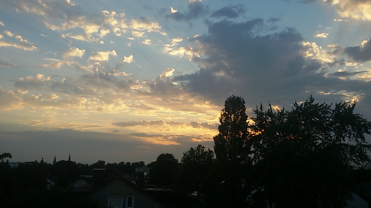 abfaellig:  But the sky is very beautiful right now and I know that I am often sad