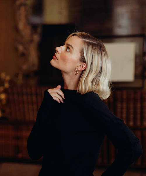 louisquinnzel:Margot Robbie visited Gabrielle Chanel’s apartment in Paris ahead of starring in