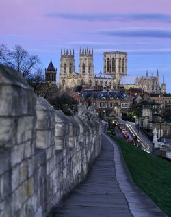 and-the-distance:  York - York City Walls, England   Wow