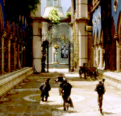 rrhaella:The beautiful, the dangerous, the ancient places where no one walks alone. This is the worl
