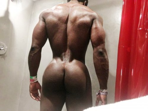 muscleforce2500:  muscle bottom with the sweetest pussy