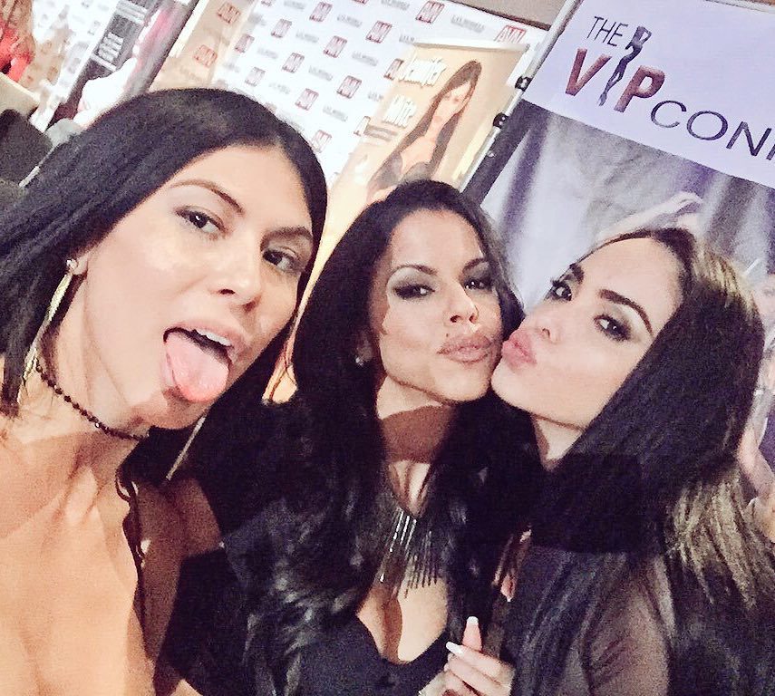 babes 🔥😈 by vivalavahn