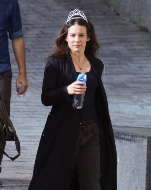 Evangeline Lilly arriving to the set of Ant-Man and the Wasp in a tiara after playing with her kids 