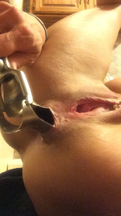 naturalass:  bigbulletwants2seeitall:  Anyone up for some late night stretching;)  Wouaw !