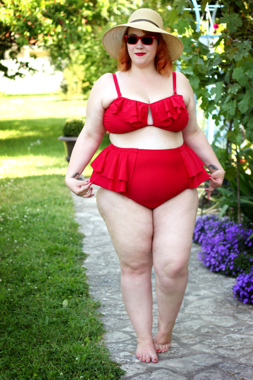 plussizeootd:  big-or-not-to-big:  French Curves : Beach Party New outfit on my blog :)