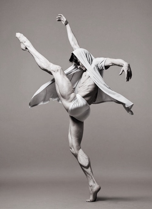 pas-de-duhhh: Marian Walter principal dancer with Staatsballett Berlin photographed by Dean Barucija