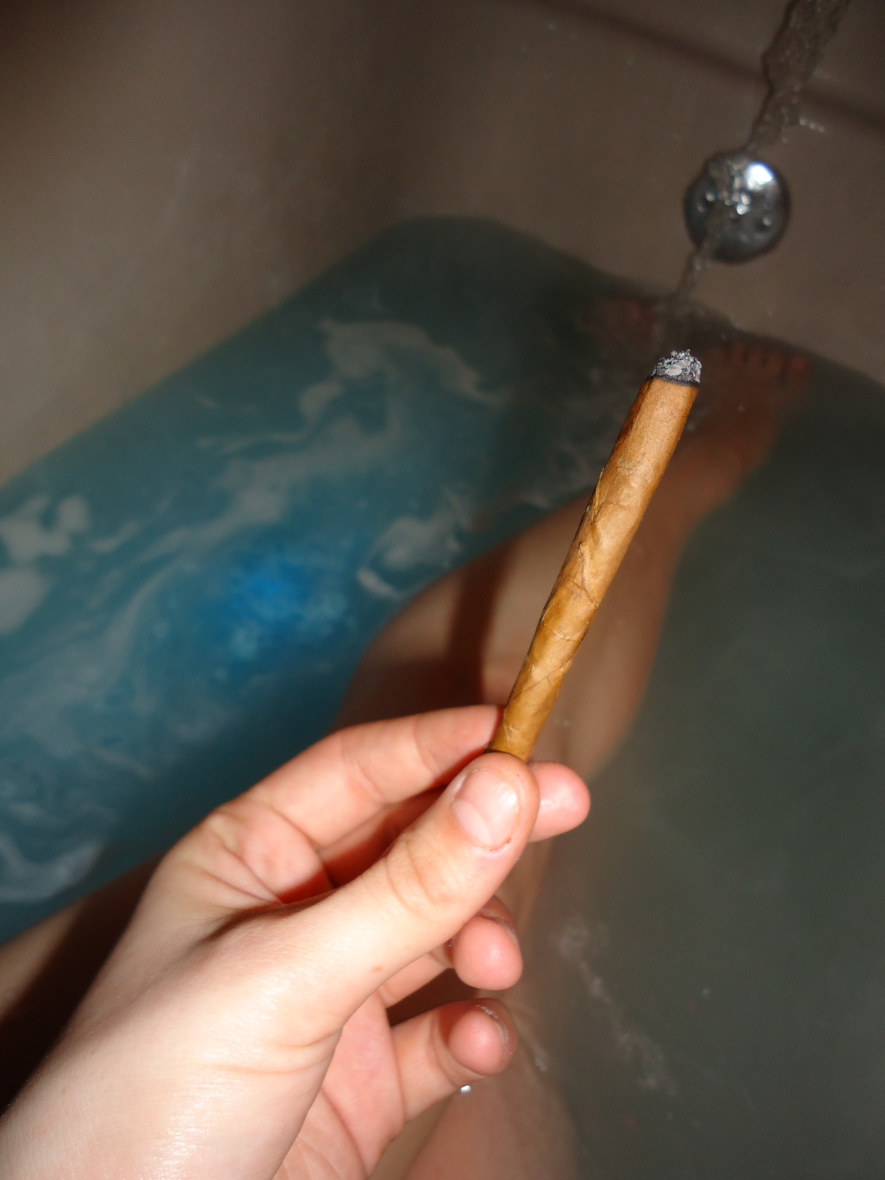 the-stoner-sage:  Bath bomb and a blunt; perfection &lt;3
