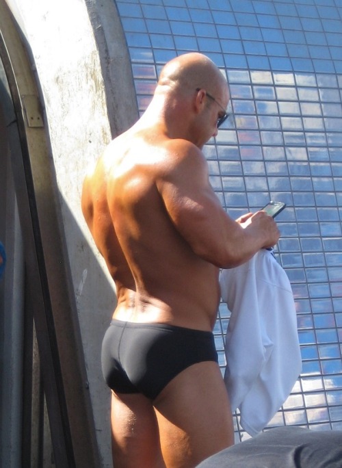 insidethelockerroom:  Bald Muscle Stud