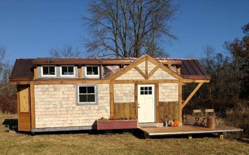tinyhousetown:  The Creek Cottage (320 sq ft)