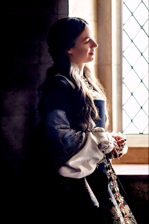 queencatherineparr:Catherine Parr, Queen Dowager of England [Becoming Elizabeth, Episode One - Keep 