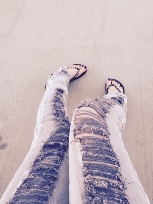 sarahsfeet:  Spring time! Free the toes ~