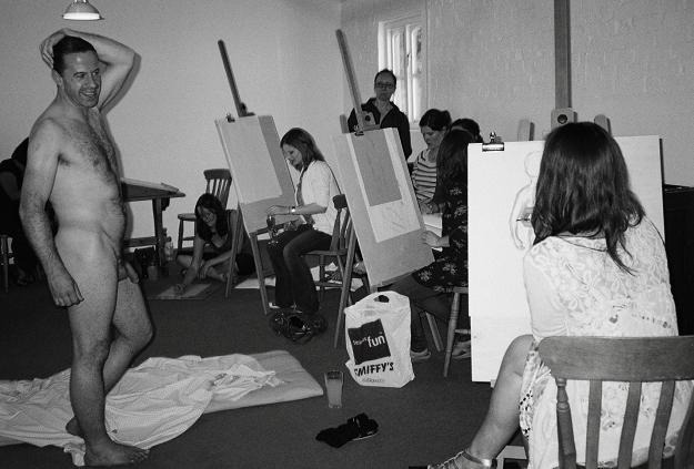 planetcfnm:   Life drawing &amp; hen’s night party modelhttp://www.malelifephotographicmodel.com