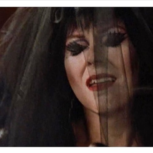 Mourning Becomes Elvira!! #queenofhalloween #elvira #elviramistressofthedark #emotd #elviramotd #her