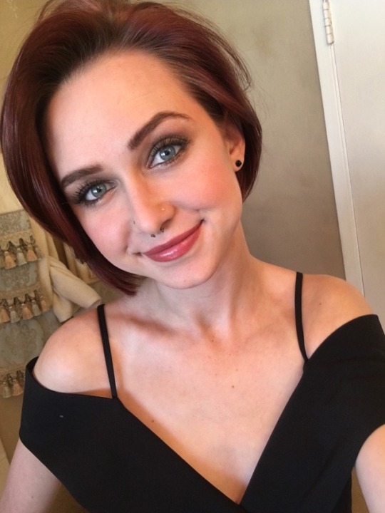 mslaughsalotblog:  Today at my sisters wedding. 😊 