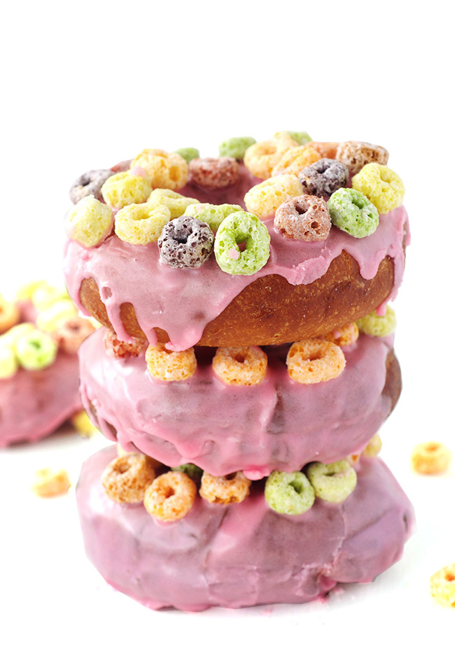 sweetoothgirl:    Fruit Loop Glazed Donuts   