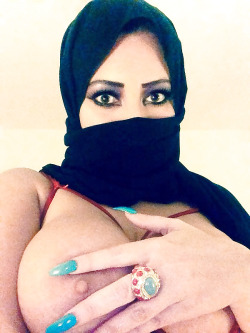 middleeasthotties:  Busty Arab Woman 