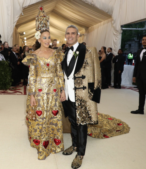 semitics:terefah:themakeupbrush:Sarah Jessica Parker and Andy Cohen at the 2018 Met Galathese jews d