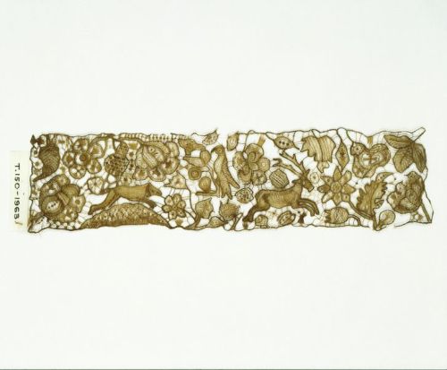 Band of lace, depicting a hunting scene amongst foliage, England c.1640-1680, Victoria and Albert Mu