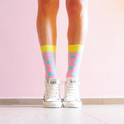 ilariac89:{ H a p p y S o c k s }  . . . . #happysocks #socks #pois #pink #pinkisthenewblack #pinkwa