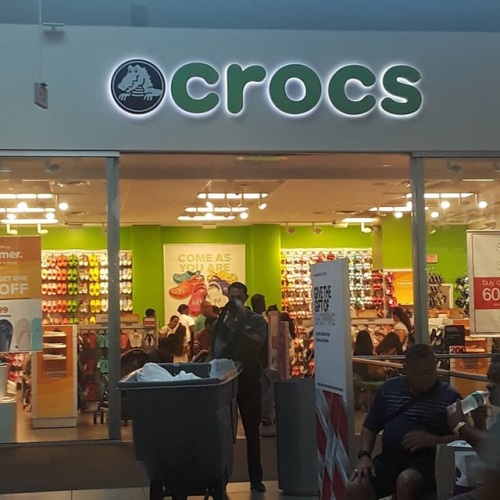 I found the store Kirishima goes to, just for them crocs (͡° ͜ʖ ͡°) #mallwithfriends #kirish