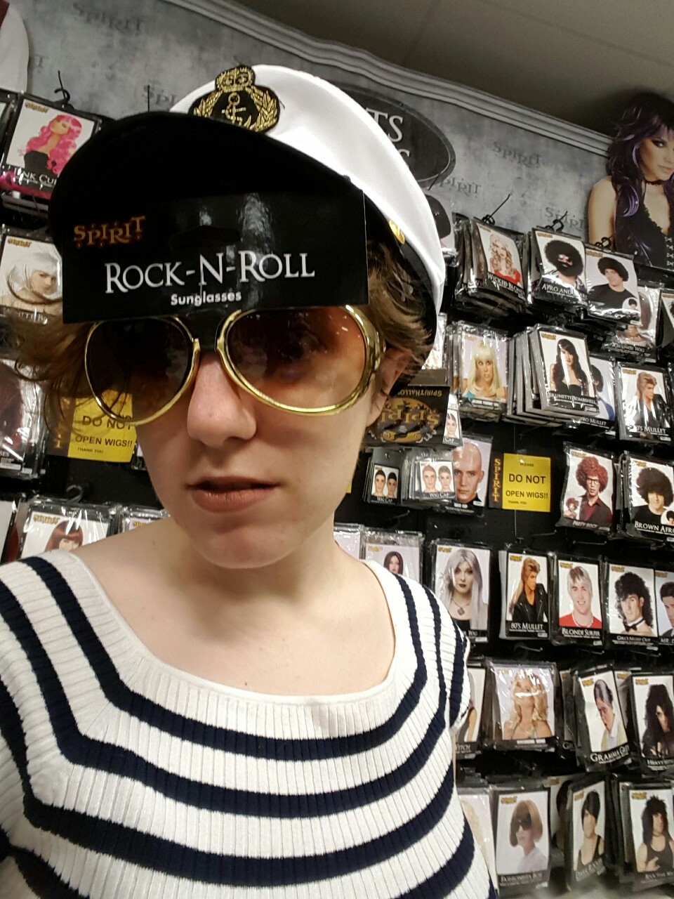 imnotthatfunnyipromise:Halloween store fun