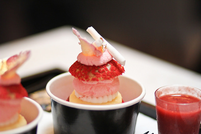 dietkiller:  Profiterole Chérie by LostNCheeseland on Flickr.
