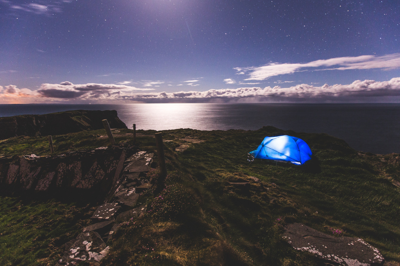 sitoutside:  by KIDKUTSMEDIA