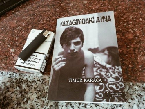 timurkaraca:  “Öpebileceğim bir kanat olsaydı bırakırdım dilime mahkum ettiğim kuşları.” Yatağımdaki