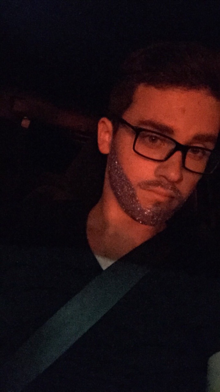 taptapthatass:  rchkll:  Tagged by holyromanhomo, here’s my six selfie challenge