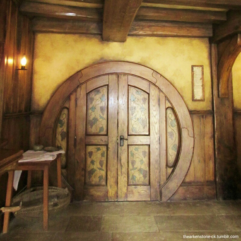 kyleecarrigan:  thearkenstone-ck:   Green Dragon -Middle-earth-Matamata / New Zealand