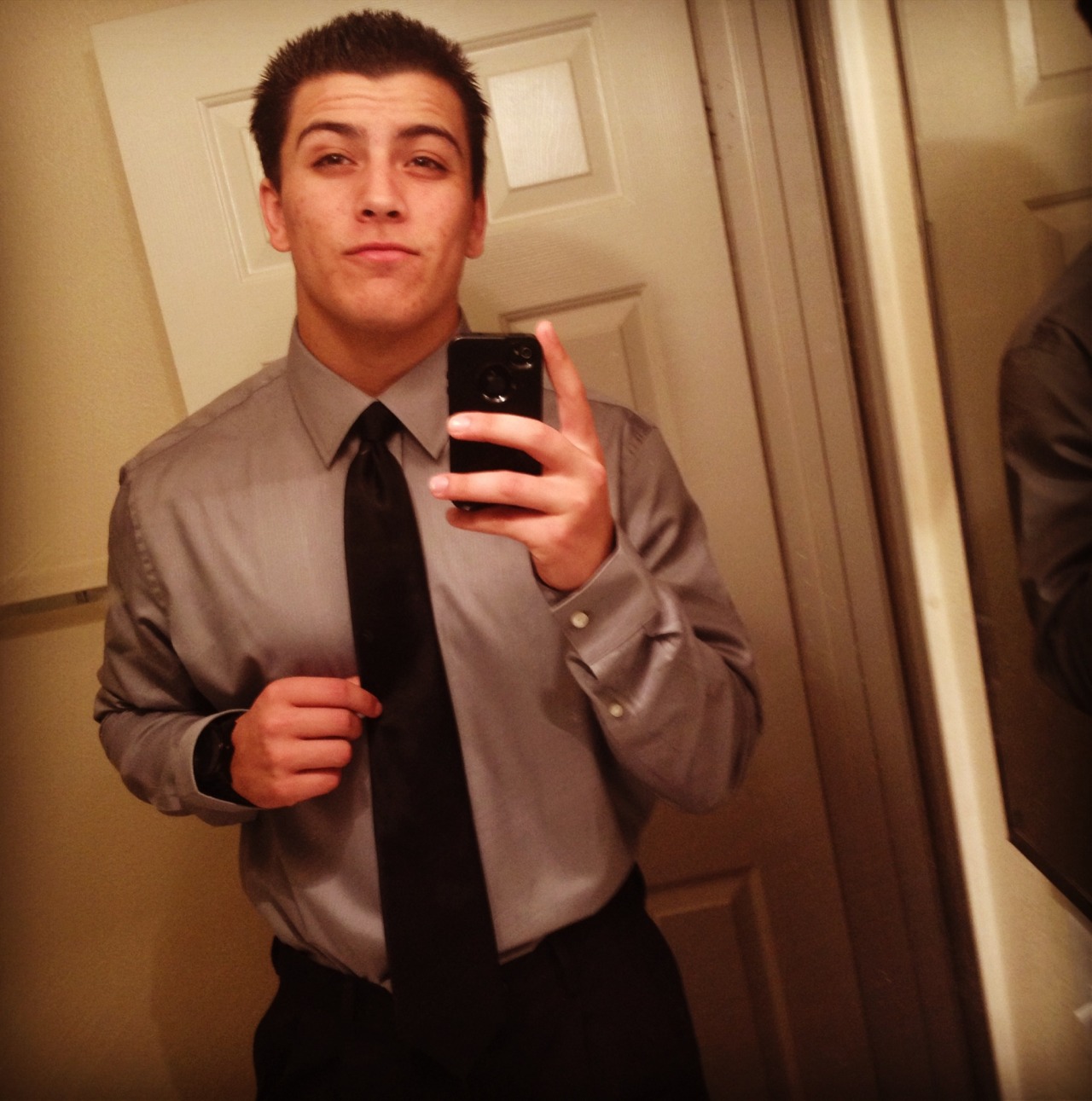 motdrobert2:  Another sexy stud from my Kik.  Enjoy him.  I love how easy it is