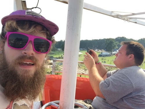 npyskaterr: @bonnaroo with @thathancockguy. Where y'all at when I’m at Roo, always wished I&rs