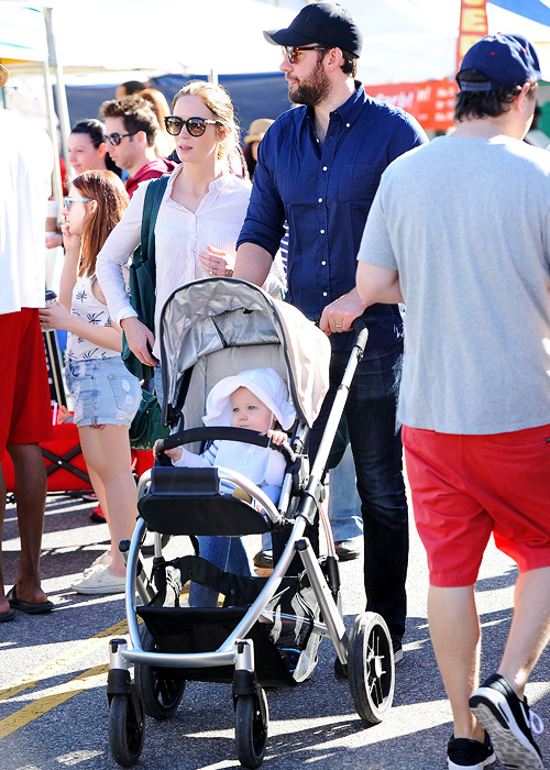 emilyblunt-news:Emily, John and Hazel at the Farmers Market in Los Angeles