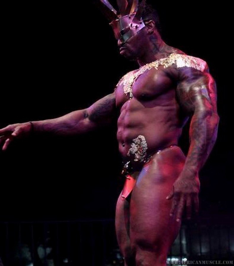 blkbugatti:  Thick masked man 