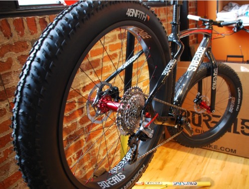 f9dtkfm:  (via First Look: Tubeless Carbon Fatbike Wheels? Borealis has em, with New Carbondale Rims