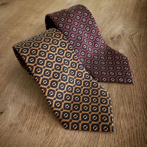 Cravates en soie imprimée pour mes clients. . #daniellevychemisier #surmesure #savoirfaire #frenchel