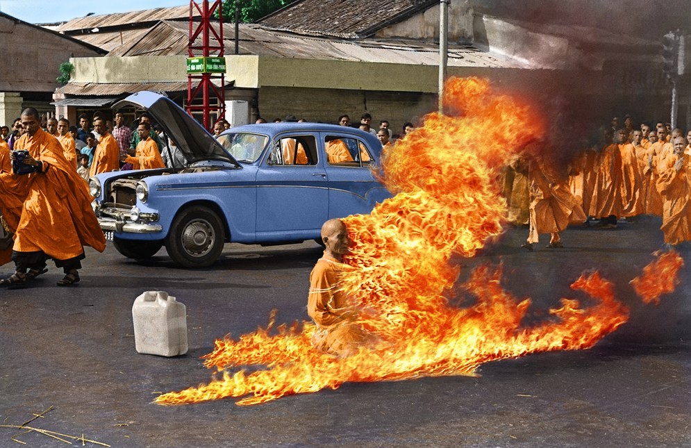 thinksquad:  On June 11, 1963, AP’s Malcolm Browne photographed Buddhist monk Thich